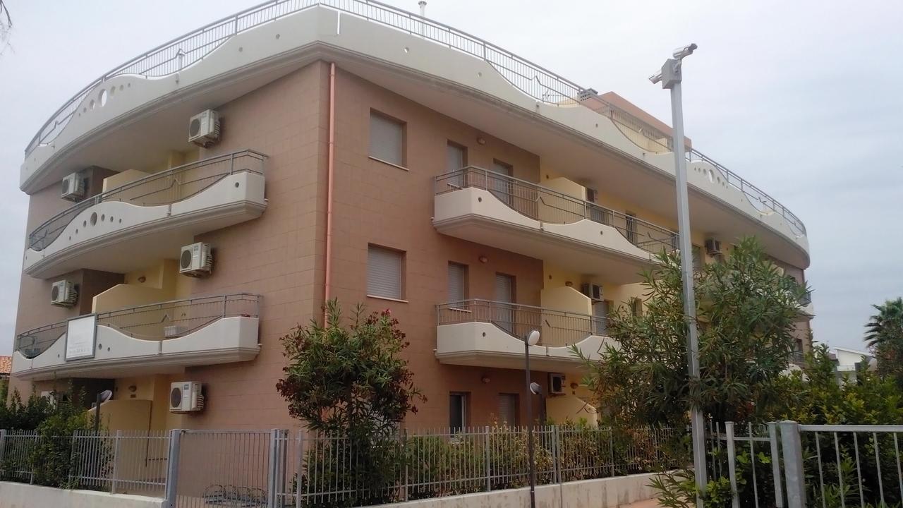 Residence Albadorata กัมโปมาริโน ภายนอก รูปภาพ